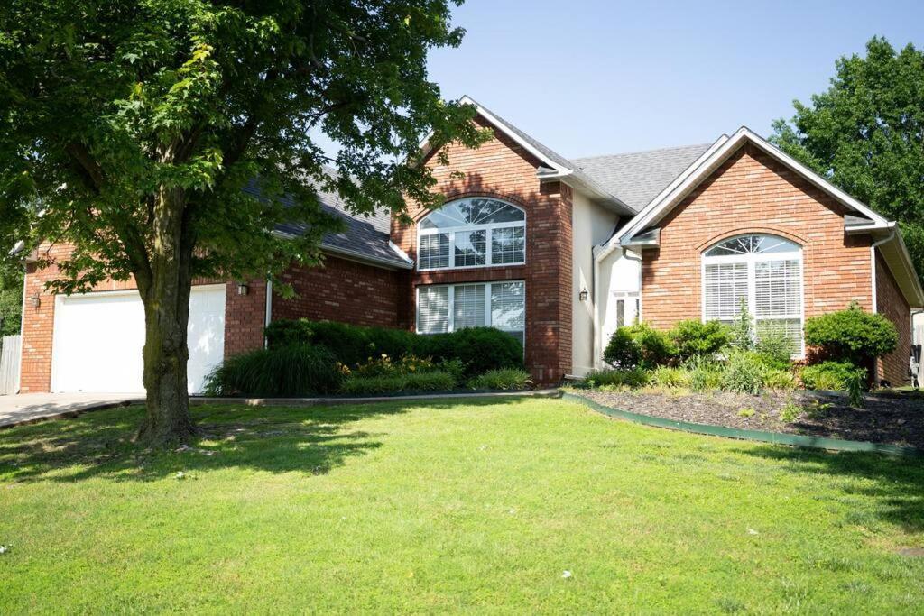 Walking Distance To Coler Mtn Bike - 3Br 2Ba Villa Bentonville Bagian luar foto